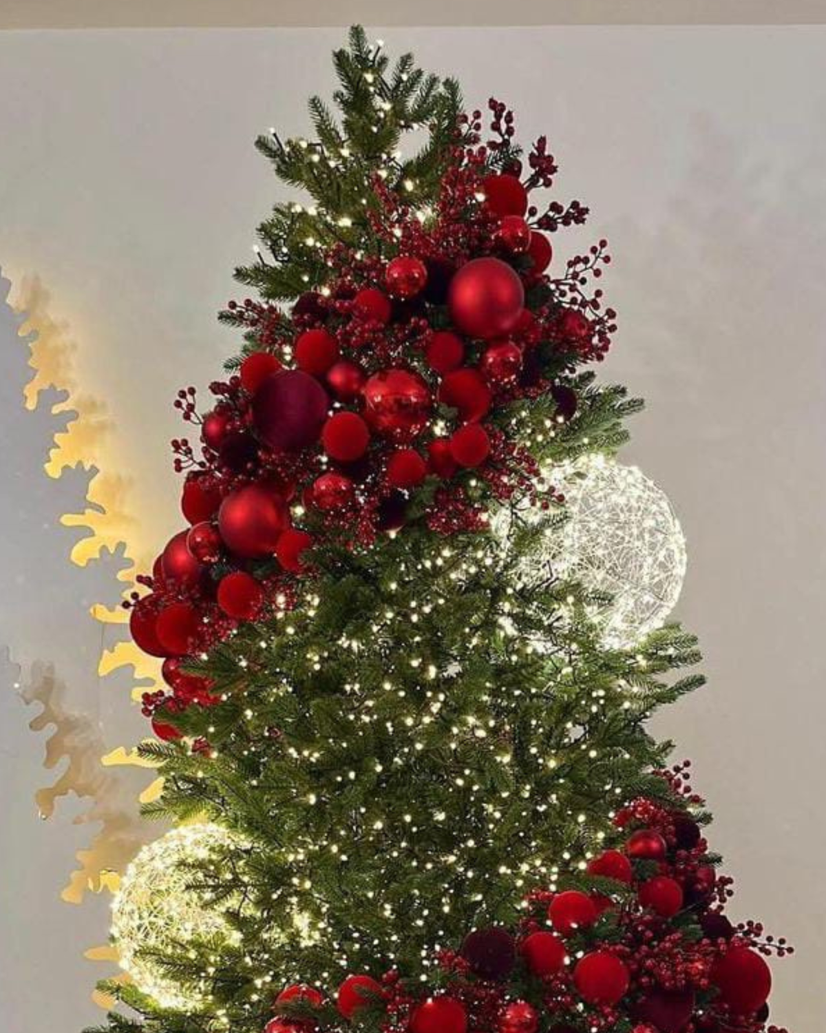 7FT GREEN PRE-LIT CHRISTMAS TREE β LIPA POLE POLE