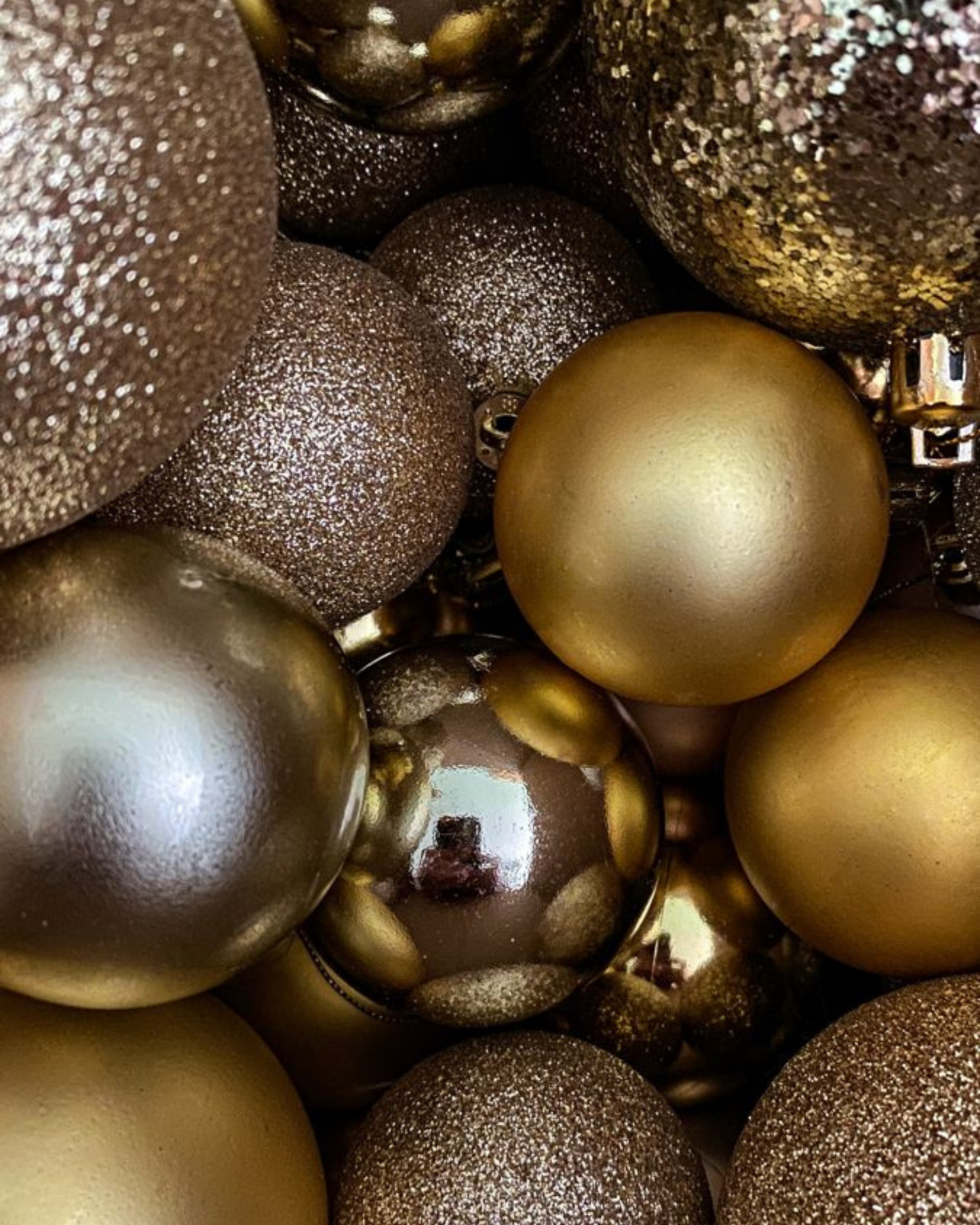Champagne Luxe Baubles β 8 cm (24 pcs) β KSh 2,500